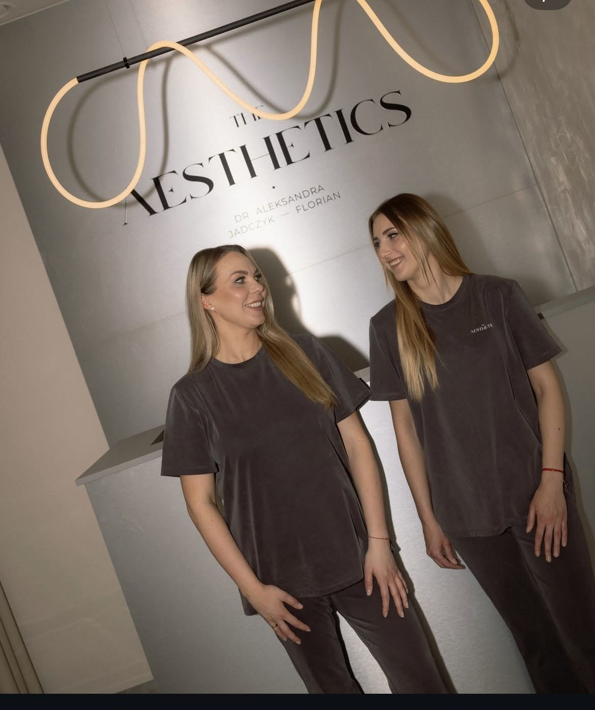 dr Aleksandra Jadczyk-Florian z zespołem w The Aesthetics Clinic